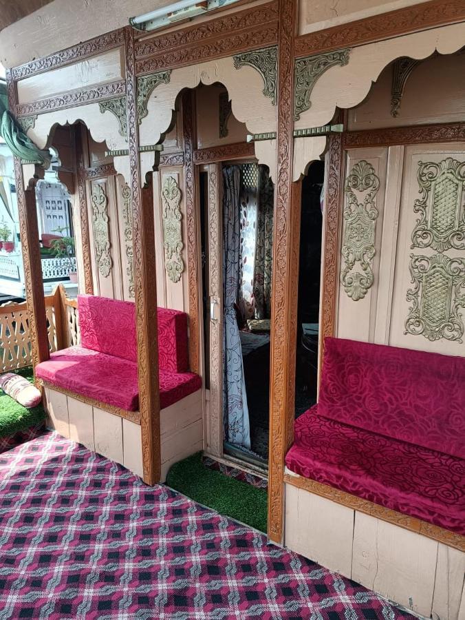 Hb King Of Kings Hotel Srinagar  Exterior photo